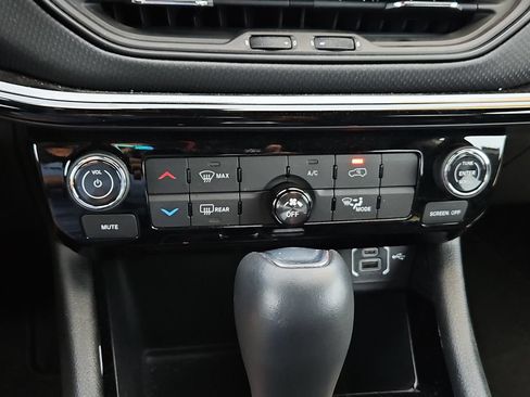 Used 2026 Jeep Compass Latitude AWD/4WD image 27
