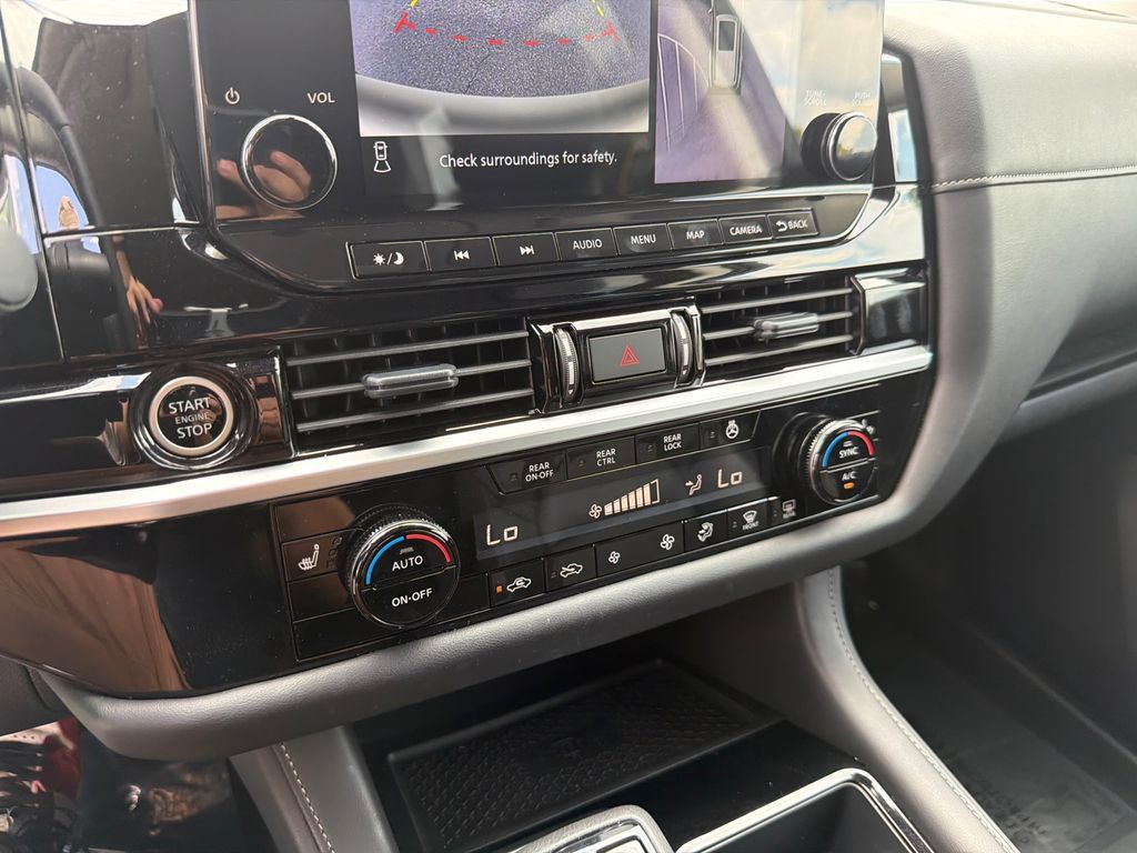 Used 2024 Nissan Pathfinder SL FWD image 23