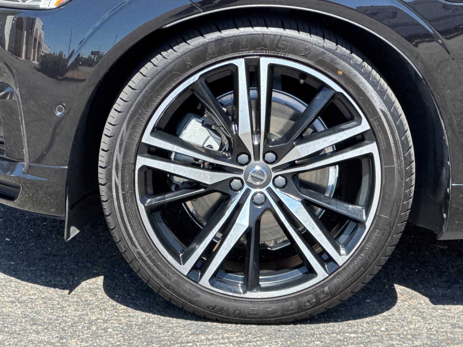 Used 2019 Volvo XC60 T8 R-Design w/ Advanced Package AWD/4WD image 25