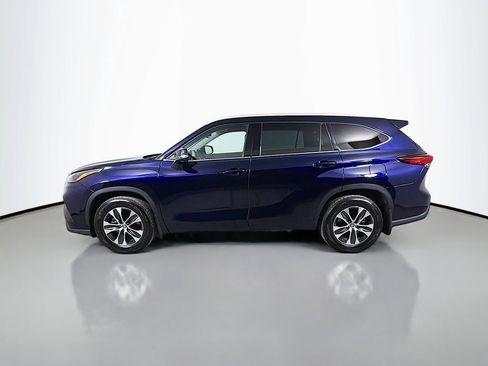 Used 2022 Toyota Highlander XLE AWD/4WD image 9
