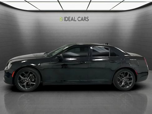 Used 2022 Chrysler 300 Touring w/ Sport Appearance Package RWD image 8