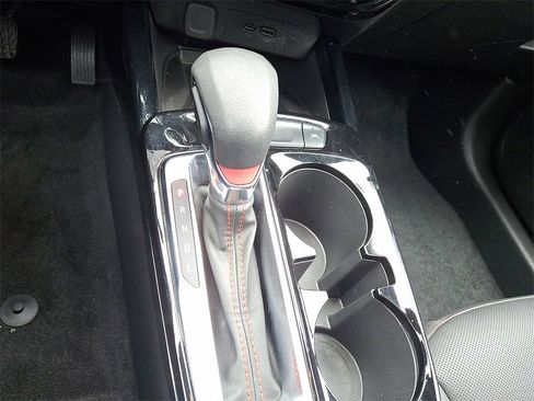 Used 2024 Chevrolet Trax RS w/ Sunroof Package image 18