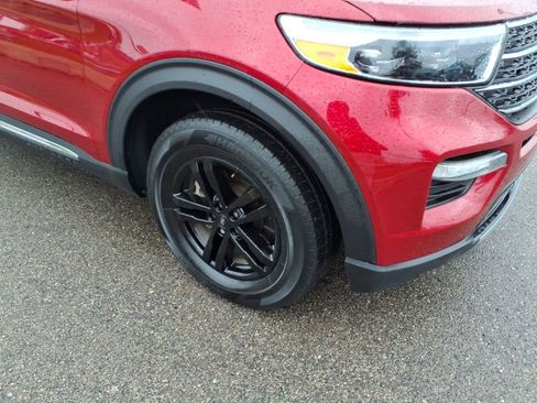 Used 2023 Ford Explorer XLT w/ Equipment Group 202A AWD/4WD image 5