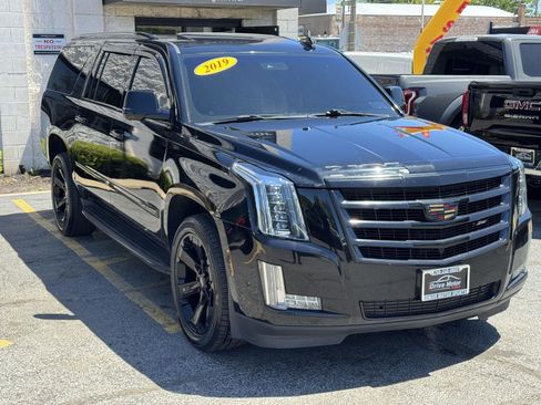 Used 2019 Cadillac Escalade ESV Luxury AWD/4WD image 15