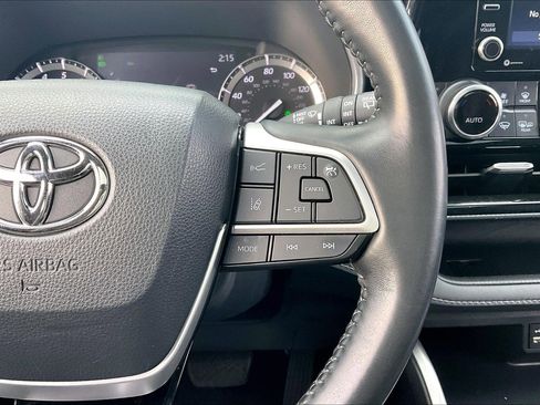 Used 2022 Toyota Highlander XSE image 24