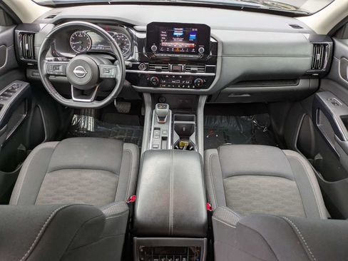 Used 2024 Nissan Pathfinder SV FWD image 17