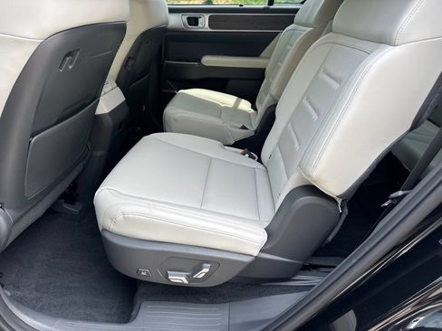 Used 2025 Hyundai Santa Fe Calligraphy FWD image 21