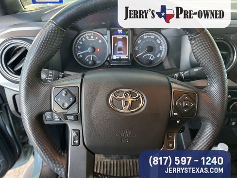 Used 2022 Toyota Tacoma TRD Off-Road image 12