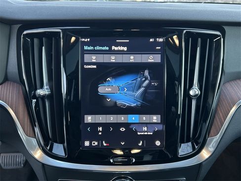 Certified 2024 Volvo V60 B5 Cross Country Plus image 21