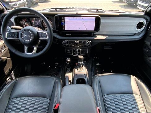 Certified 2025 Jeep Wrangler Unlimited Sahara w/ Safety Group AWD/4WD image 15