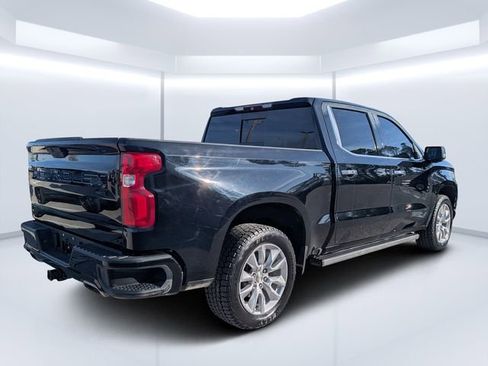 Used 2019 Chevrolet Silverado 1500 High Country w/ Technology Package AWD/4WD image 3