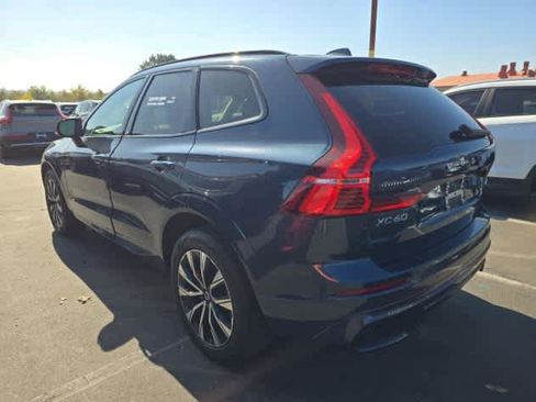 Used 2025 Volvo XC60 B5 Core image 2
