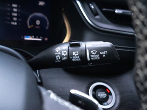 Used 2024 Jeep Grand Cherokee Limited w/ Black Appearance Package image 27