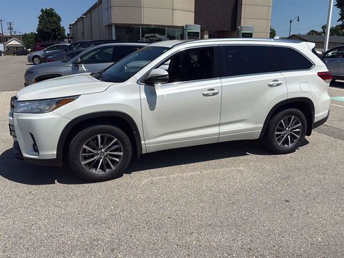 Used 2018 Toyota Highlander XLE AWD/4WD image 20