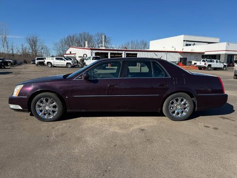 Used 2008 Cadillac DTS w/ Sun And Sound Package image 2