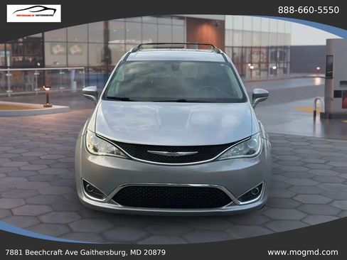 Used 2017 Chrysler Pacifica Touring-L FWD image 7