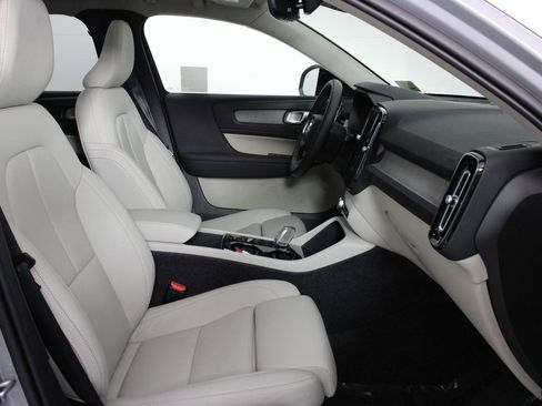 Certified 2026 Volvo XC40 B5 Plus w/ Protection Package Premier image 29