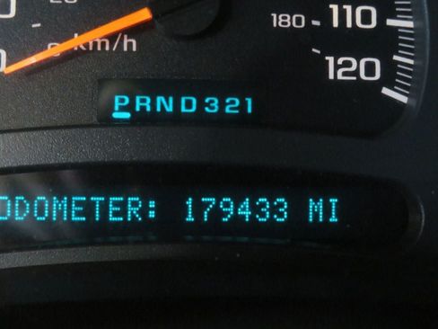 Used 2004 Chevrolet Silverado 2500 LS w/ Skid Plate Package AWD/4WD image 40