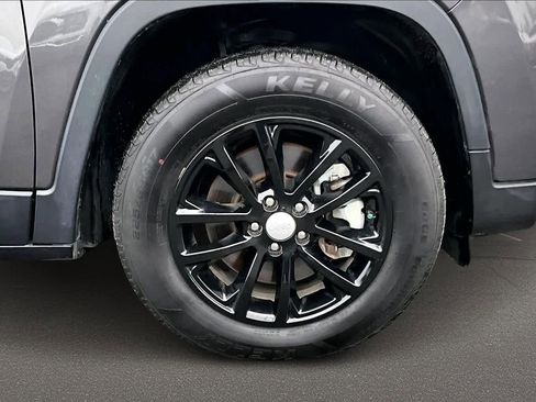 Used 2022 Jeep Cherokee Latitude Lux w/ Sun & Sound Group image 41