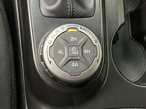 Used 2023 Ford Bronco Badlands image 17