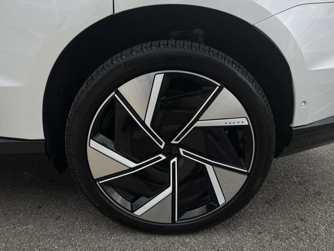 New 2025 Volvo EX90 Plus image 34