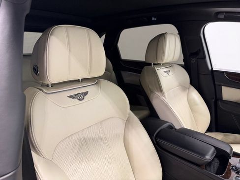 Used 2018 Bentley Bentayga Mulliner AWD/4WD image 34