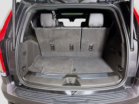 Used 2022 Cadillac Escalade Premium Luxury image 28