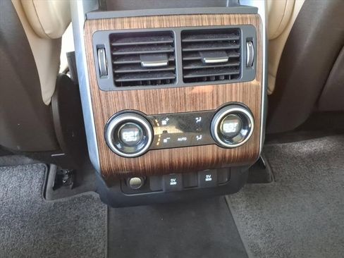 Used 2020 Land Rover Range Rover Sport HSE image 12