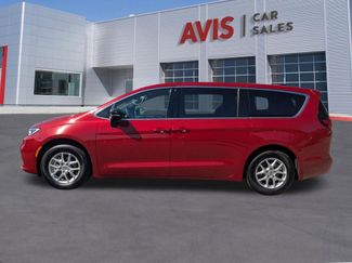 Used 2025 Chrysler Pacifica Select video 2