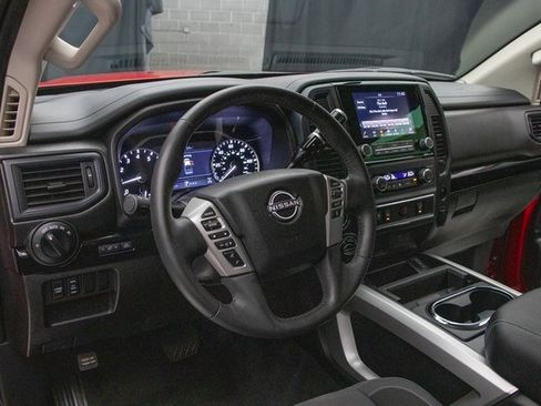 Used 2024 Nissan Titan SV w/ SV Convenience Package image 27
