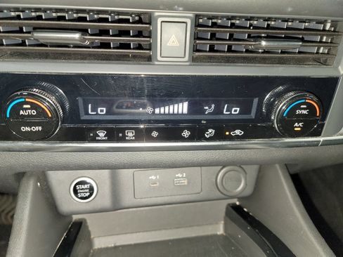 Used 2023 Nissan Rogue SV AWD/4WD image 21