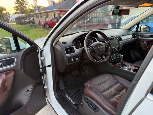 Used 2013 Volkswagen Touareg TDI AWD/4WD image 13