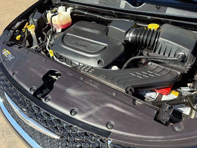 Certified 2024 Chrysler Pacifica Limited FWD image 21