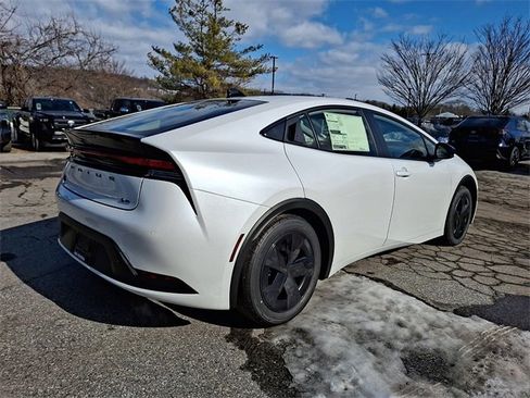 New 2026 Toyota Prius LE image 4