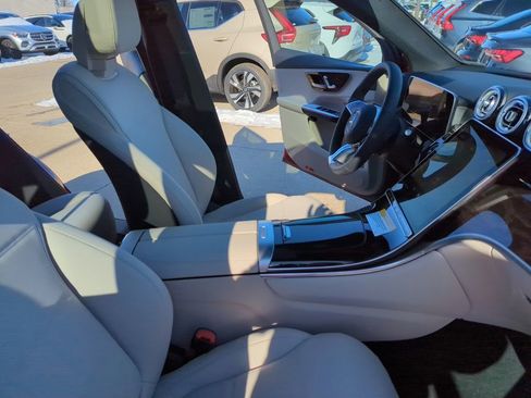 Used 2025 Mercedes-Benz GLC 350e 4MATIC image 31