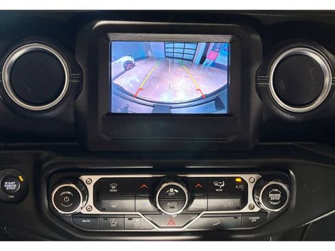 Used 2018 Jeep Wrangler Unlimited Sahara image 29