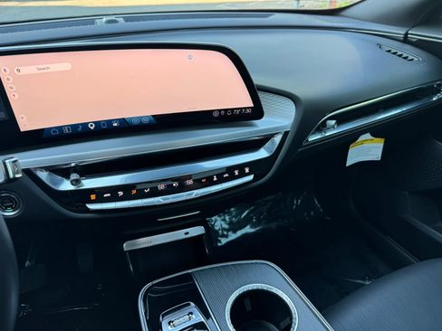 Used 2024 Cadillac Lyriq Luxury AWD/4WD image 35