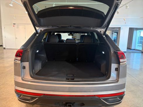 Used 2025 Volkswagen Atlas Cross Sport SE image 31