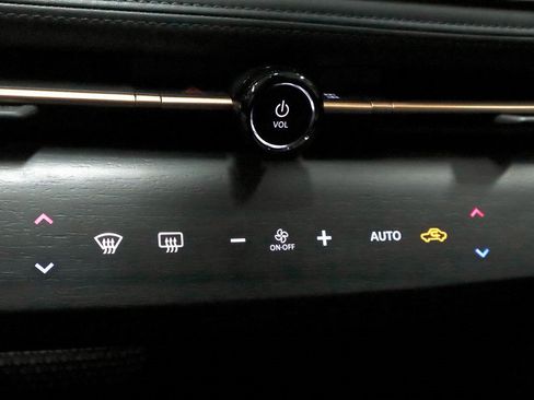 Certified 2023 Nissan Ariya AWD image 32