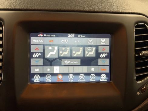 Used 2020 Jeep Compass Latitude w/ Cold Weather Group image 29