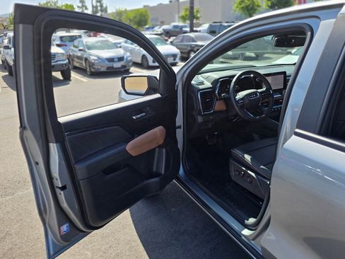 Used 2025 GMC Canyon AT4 w/ AT4 Premium Package AWD/4WD image 38