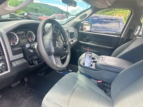 Used 2018 RAM 1500 Express AWD/4WD image 10