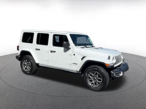 Used 2025 Jeep Wrangler Sahara image 2