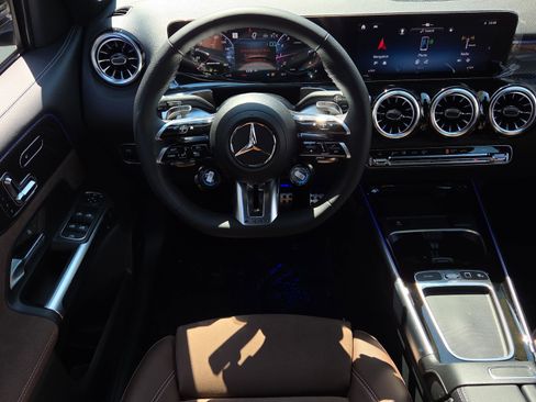 New 2026 Mercedes-Benz GLB 35 AMG 4MATIC image 32