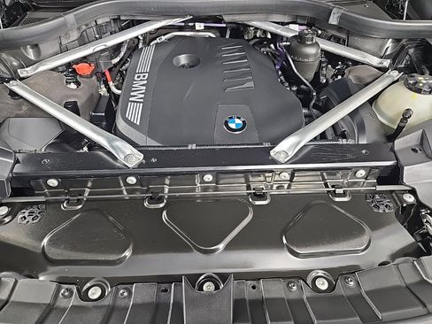 Used 2023 BMW X7 xDrive40i w/ Executive Package image 11