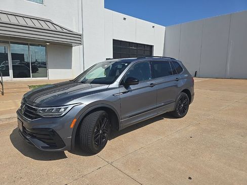 Used 2022 Volkswagen Tiguan SE R-Line FWD image 2