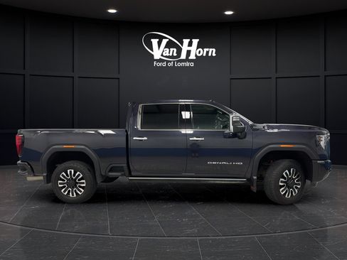 Used 2024 GMC Sierra 2500 Denali Ultimate AWD/4WD image 8