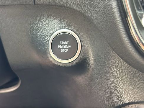 Used 2023 Volvo XC40 B5 Plus w/ Climate Package AWD/4WD image 19