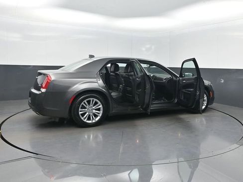 Used 2019 Chrysler 300 Touring L w/ Quick Order Package 22F image 40