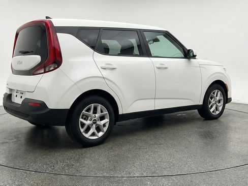 Used 2025 Kia Soul LX w/ LX Technology Package FWD image 9